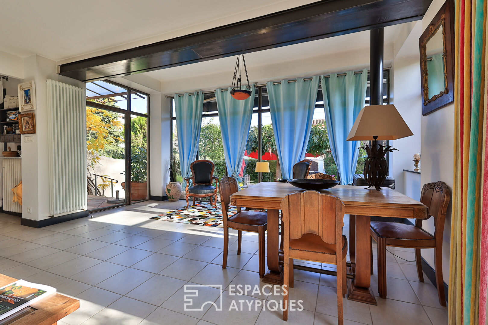 Villa revisitée avec son loft et sa dépendance