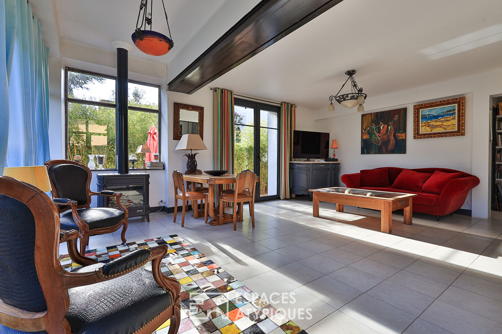 Villa revisitée avec son loft et sa dépendance