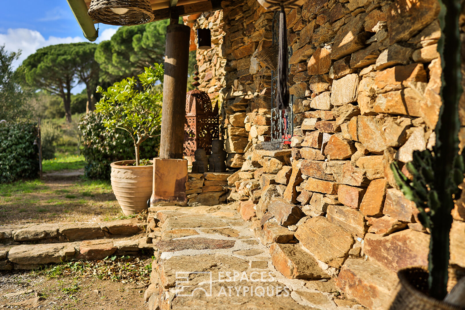 Stunning natural setting for this 17th century farmhouse facing the Mediterranean