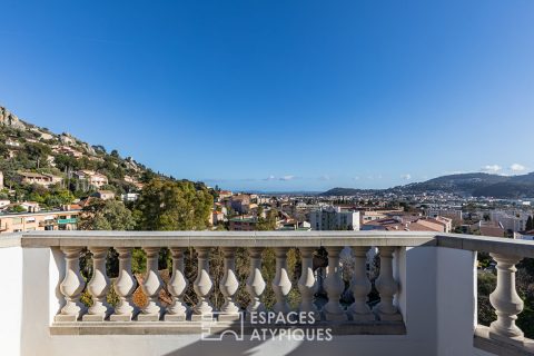 Duplex avec sa terrasse et sa vue mer lointaine