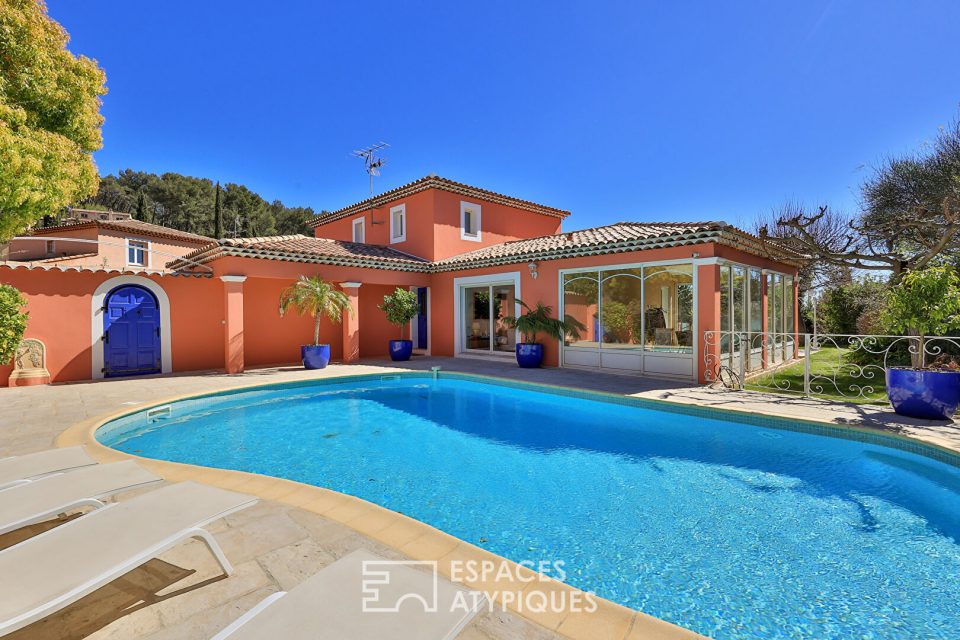 Villa azuréenne à l'ambiance cosy et ses appartements attenants
