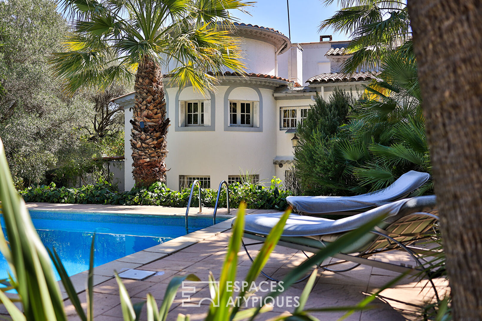 Baroque villa and its Art Deco interior