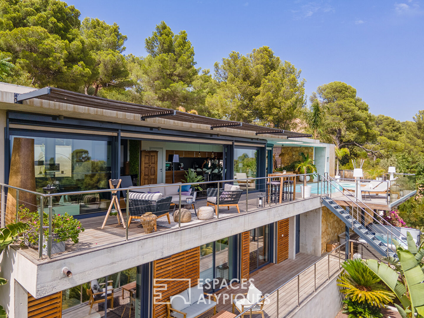 Contemporary villa overlooking the island of Porquerolles