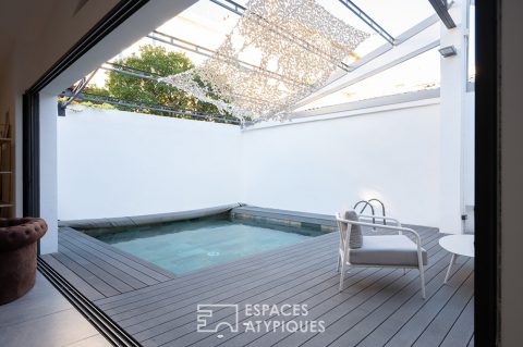 Loft in a former sports hall with outdoor terrace, swimming pool and garage