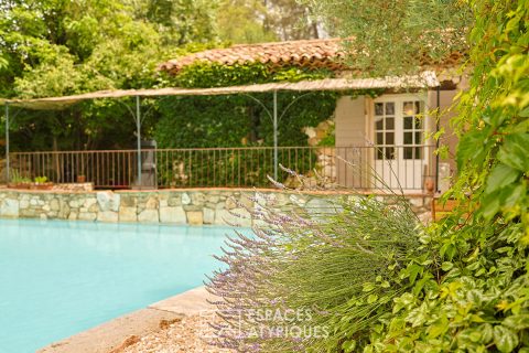Charme et Authenticité pour cette Maison en pierre aux allures de bergerie en Provence verte