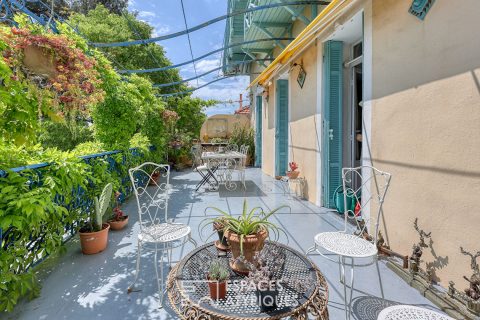 Duplex with old-world charm in a colonial house with garden