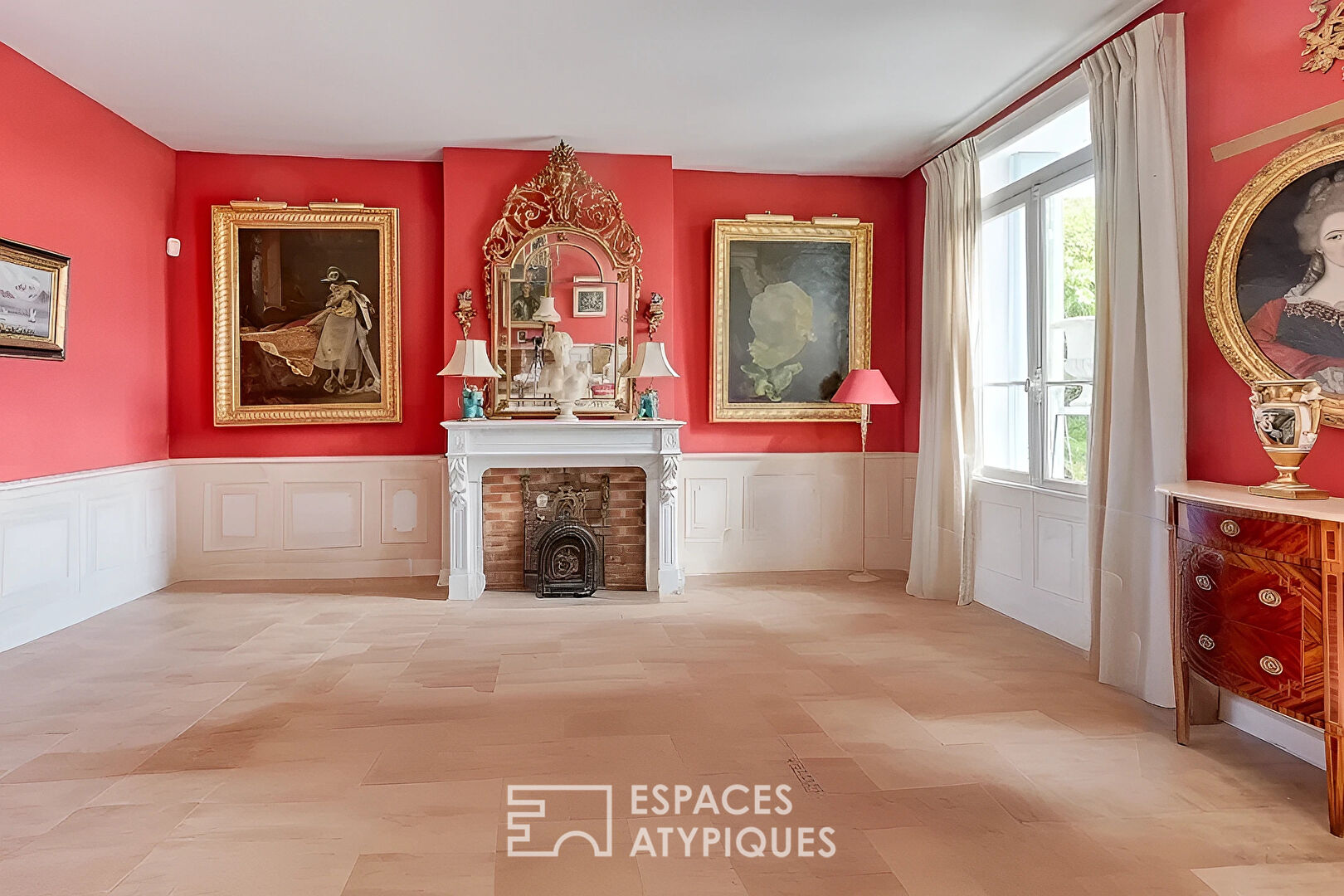 Duplex with old-world charm in a colonial house with garden