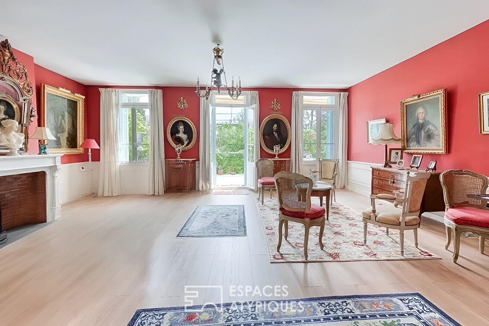 Duplex with old-world charm in a colonial house with garden