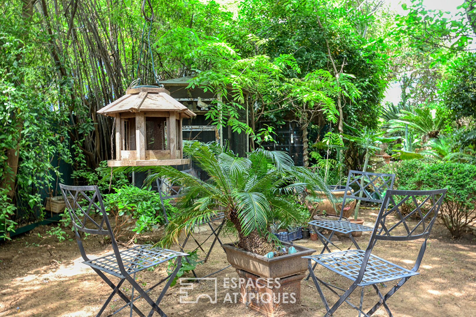 Duplex with old-world charm in a colonial house with garden