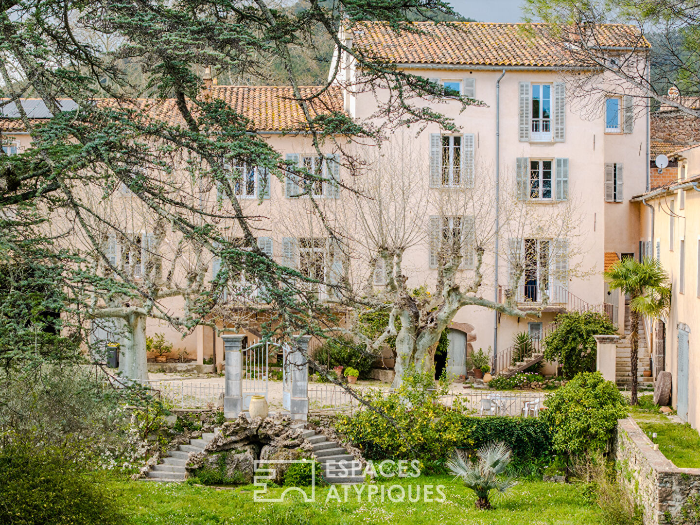 Ancienne propriété viticole avec jardin et dépendances