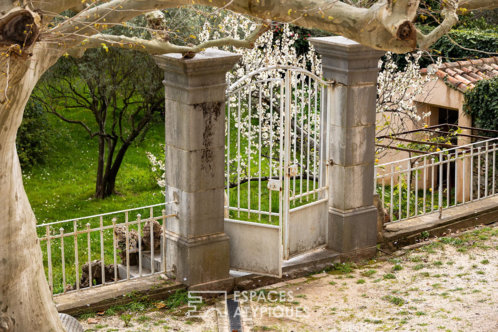 Ancienne propriété viticole avec jardin et dépendances
