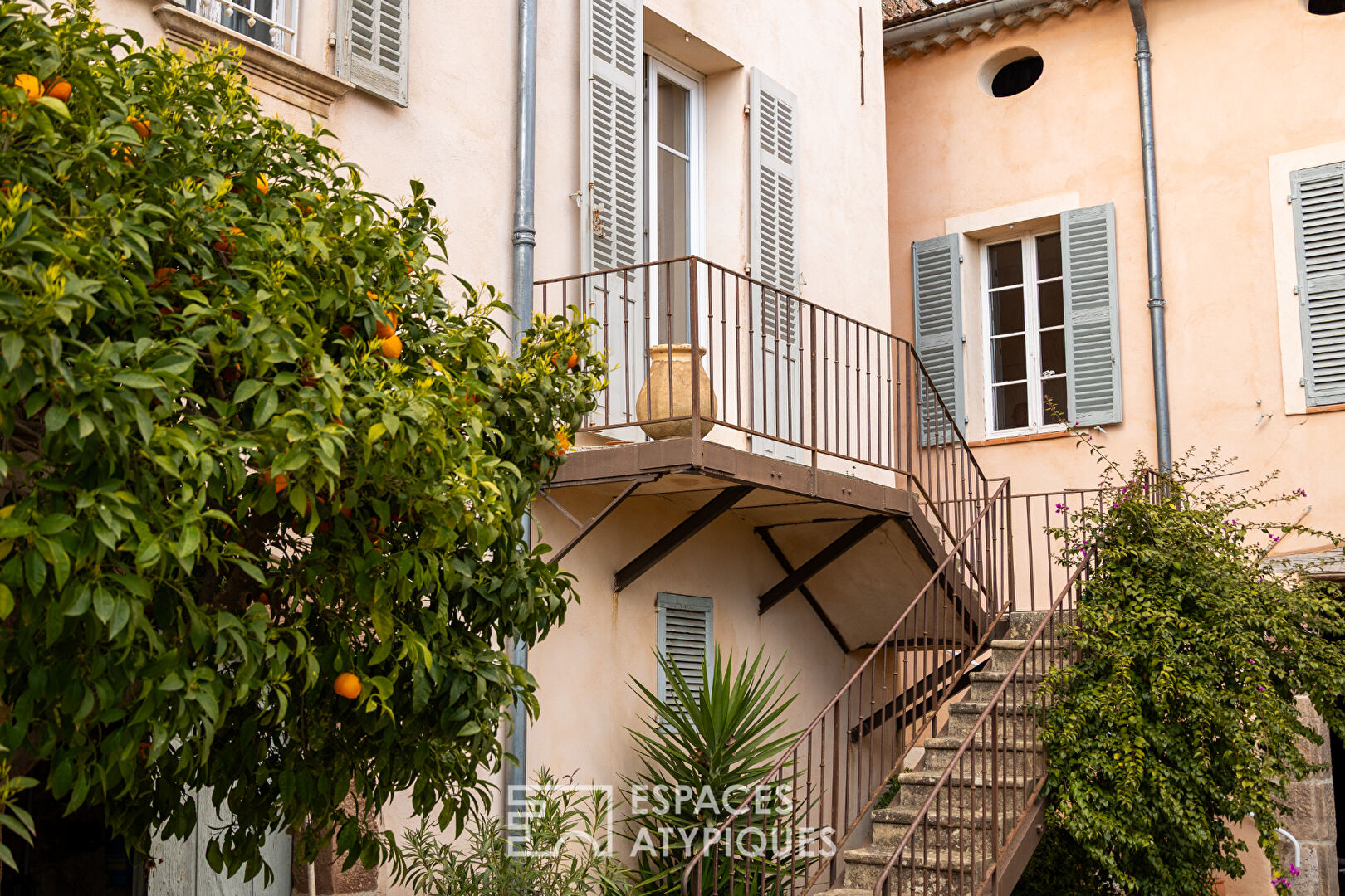 Ancienne propriété viticole avec jardin et dépendances