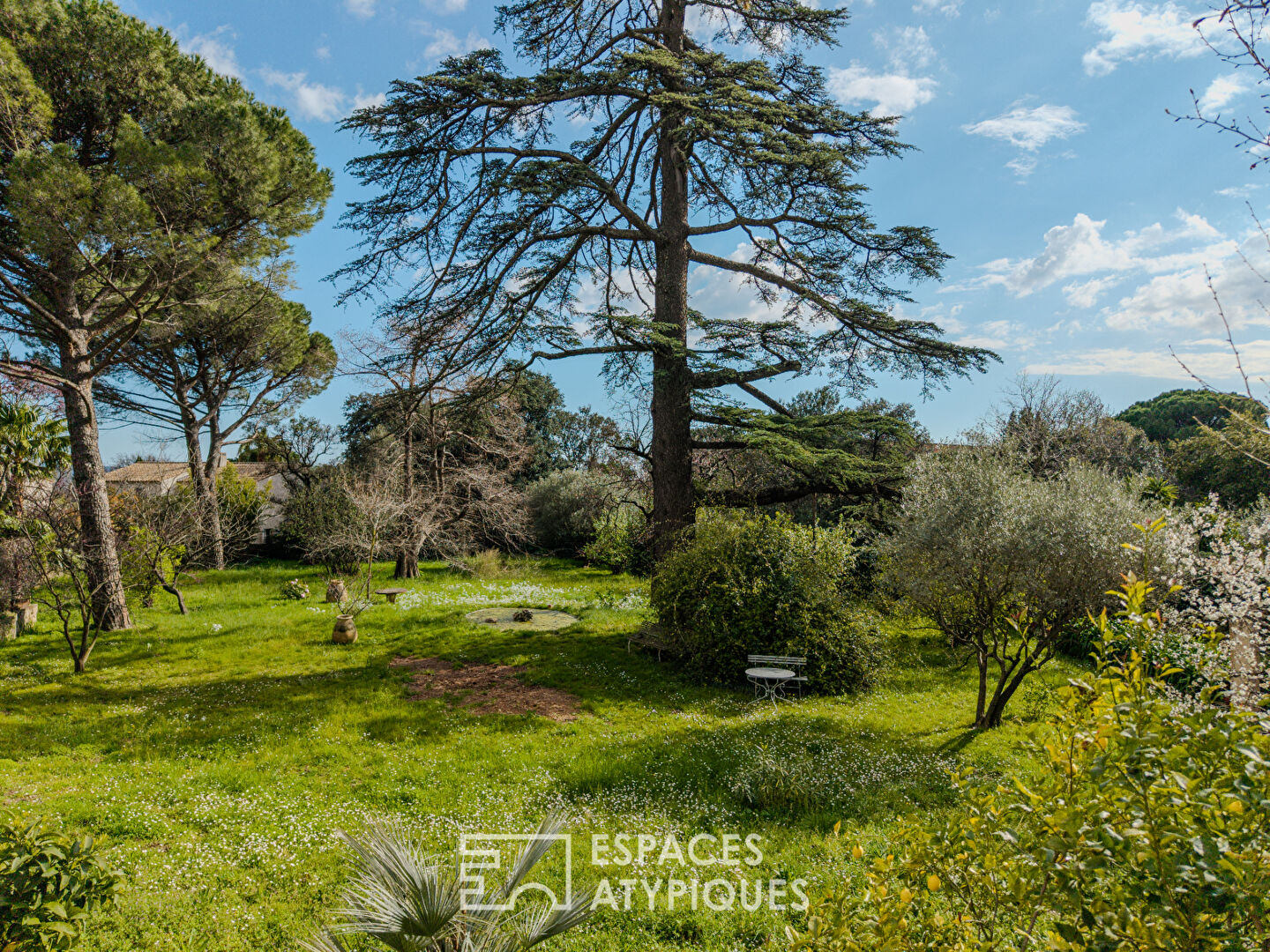 Ancienne propriété viticole avec jardin et dépendances