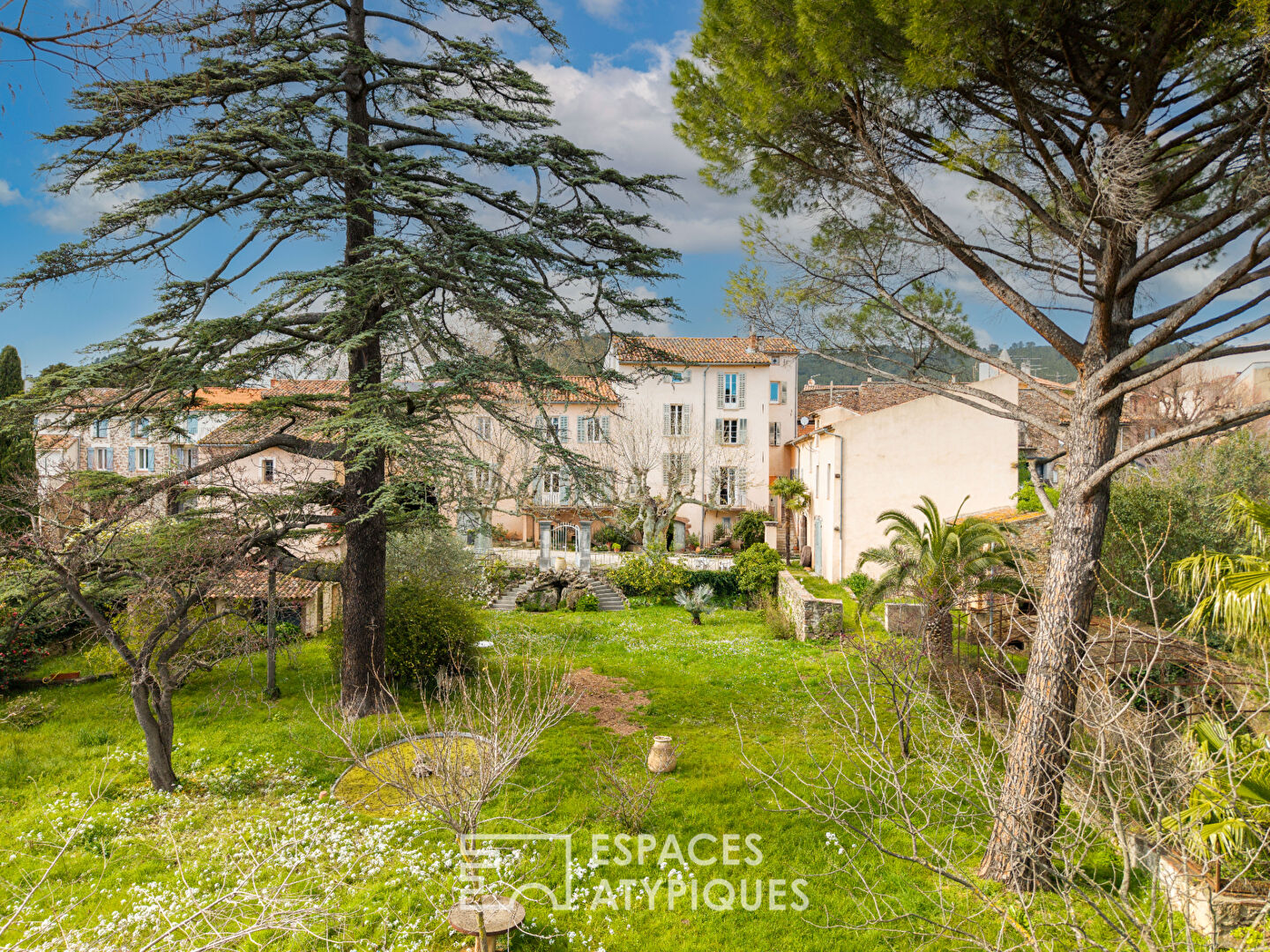 Ancienne propriété viticole avec jardin et dépendances