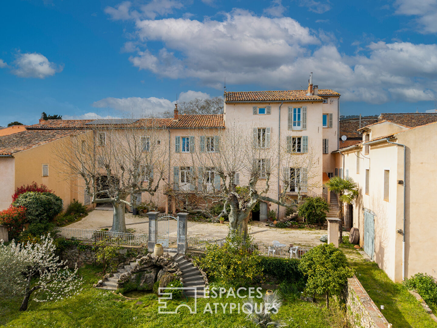 Ancienne propriété viticole avec jardin et dépendances