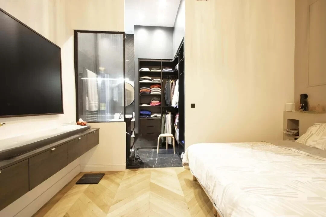 Contemporary apartment in a Second Empire building