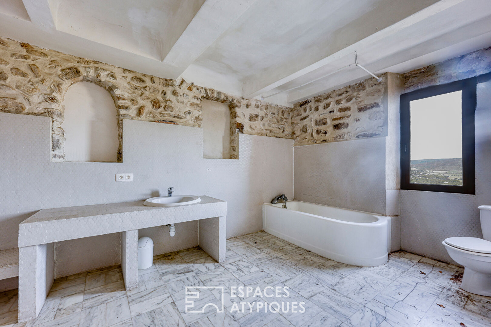Maison au cœur du village et ses terrasses