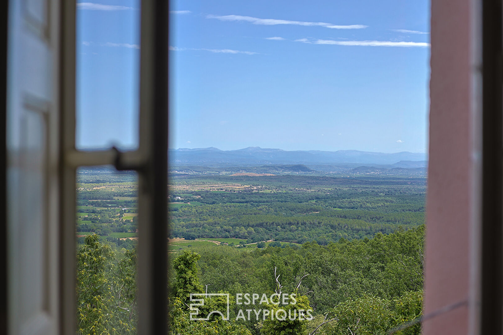 Propriété de caractère avec son ancienne chapelle réhabilitée en Provence Verte