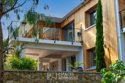 Villa californienne rénovée, havre d&rsquo;élégance à deux pas des plages