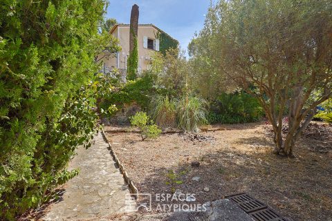 Propriété 1900 à réinventer dans un cadre nature à Toulon quartier serinette