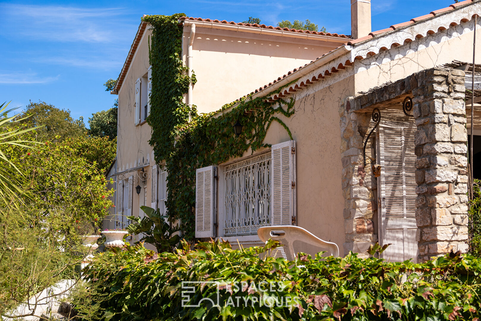 Propriété 1900 à réinventer dans un cadre nature à Toulon quartier serinette