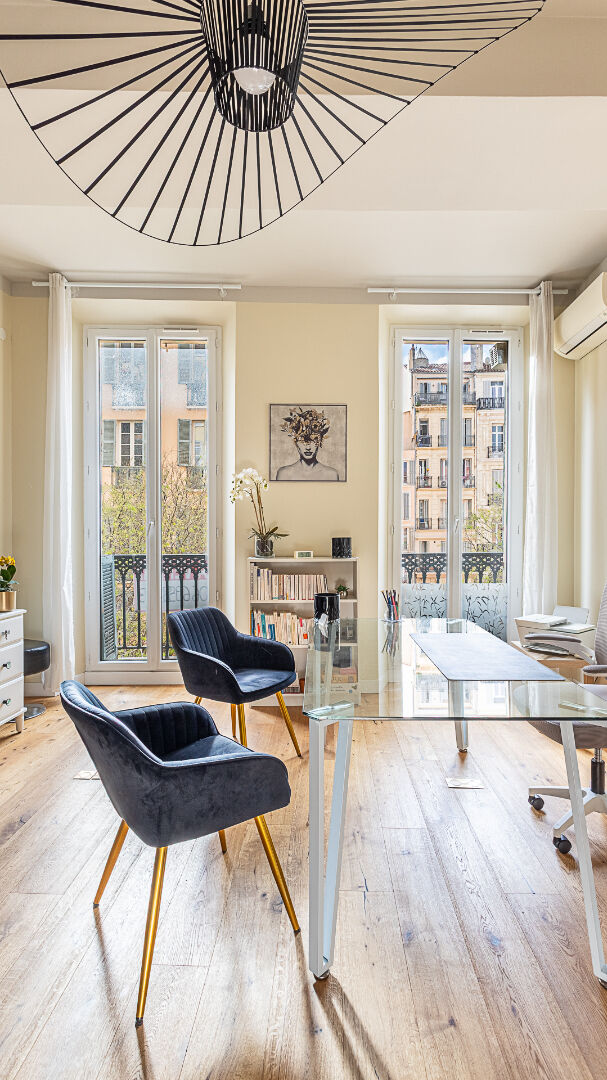 Office/Apartment renovated by an architect near the port