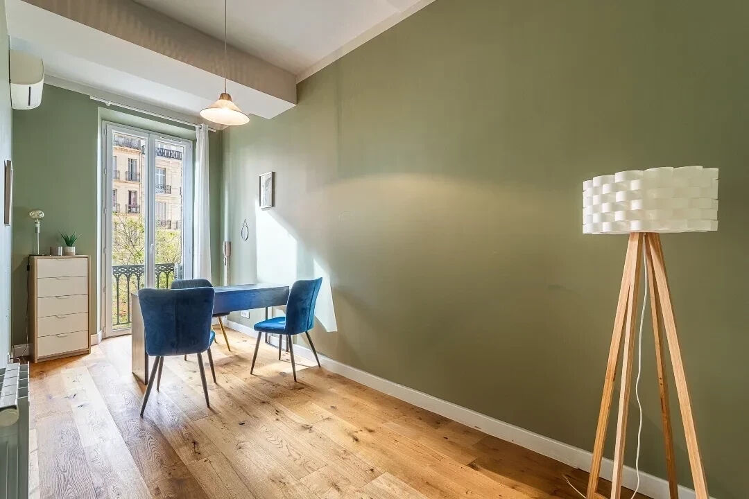 Office/Apartment renovated by an architect near the port