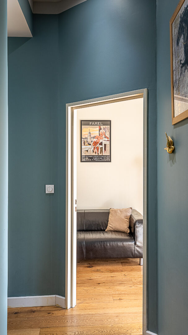 Office/Apartment renovated by an architect near the port
