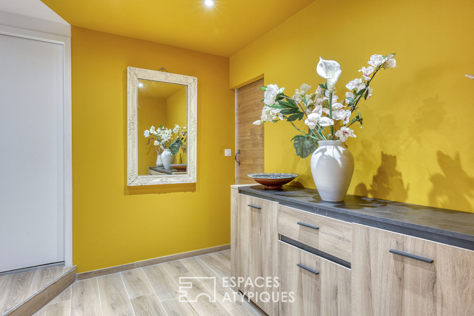 Renovated apartment on the port of Bandol