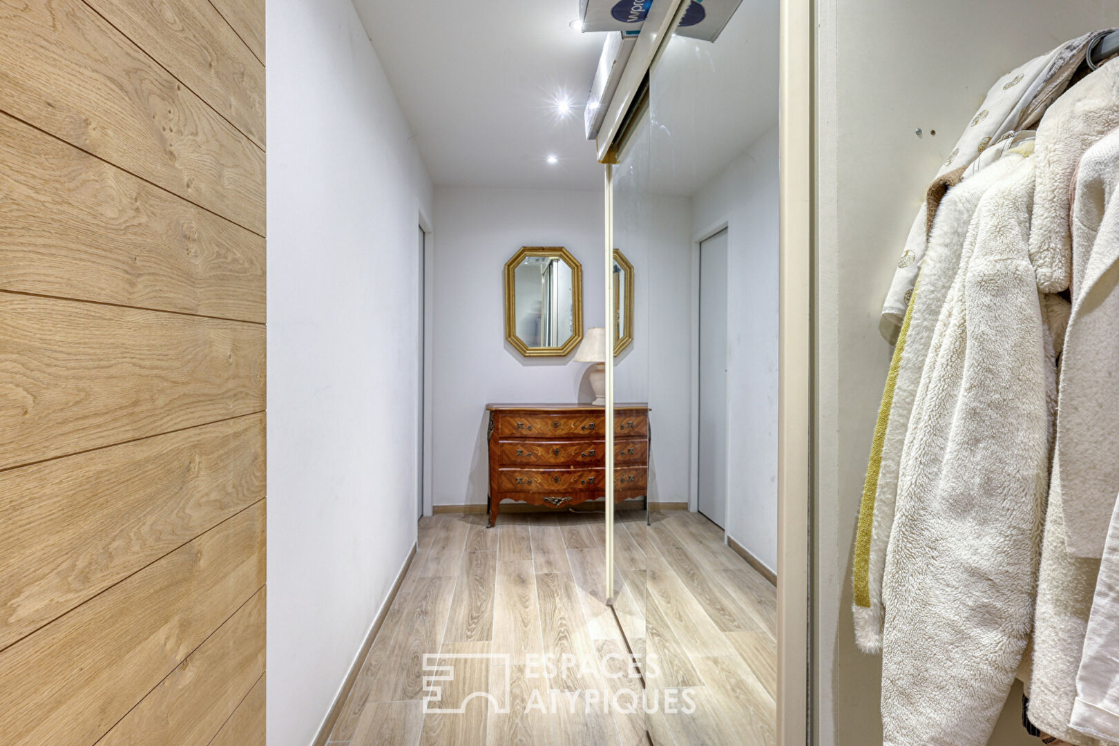 Renovated apartment on the port of Bandol