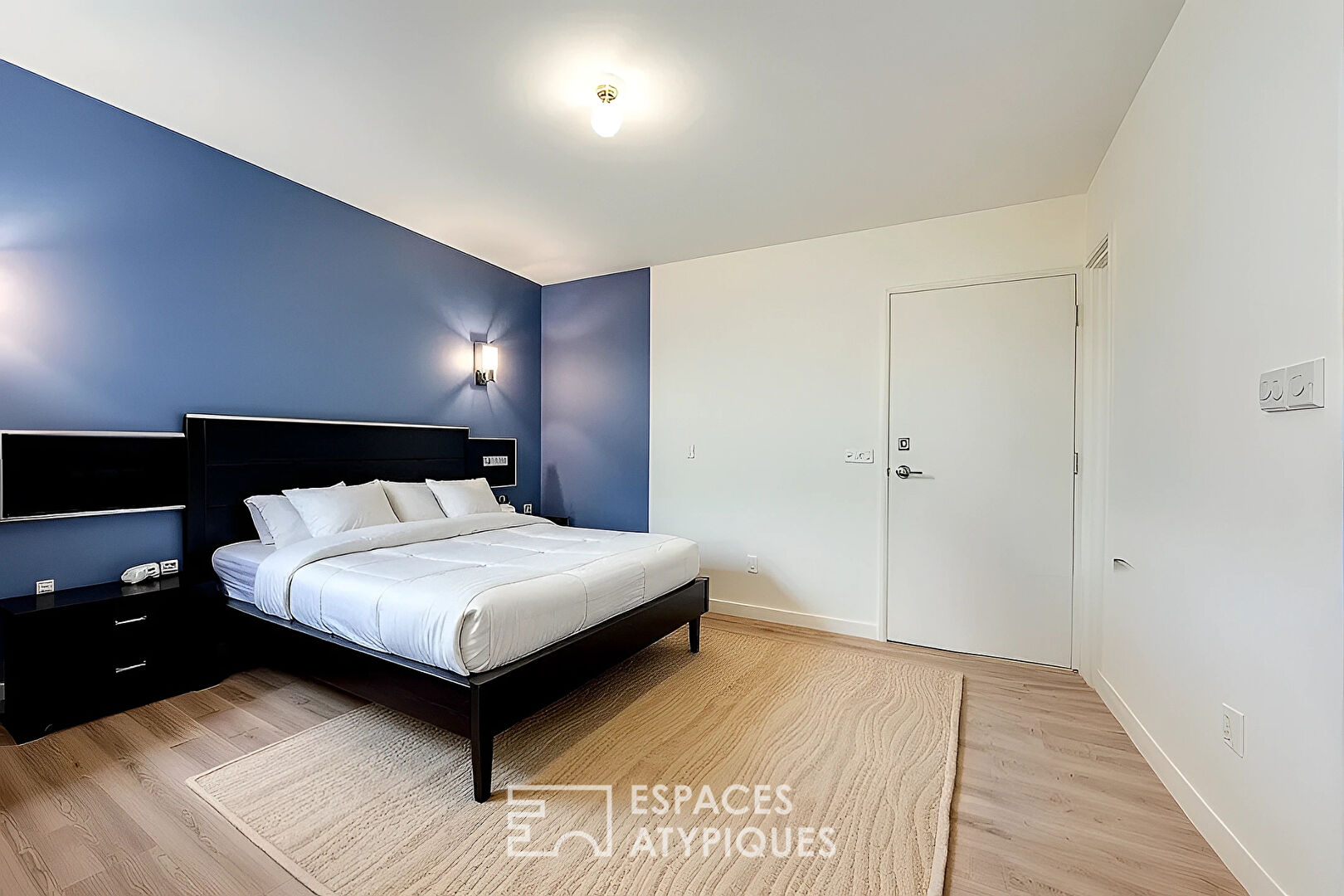 Renovated apartment on the port of Bandol