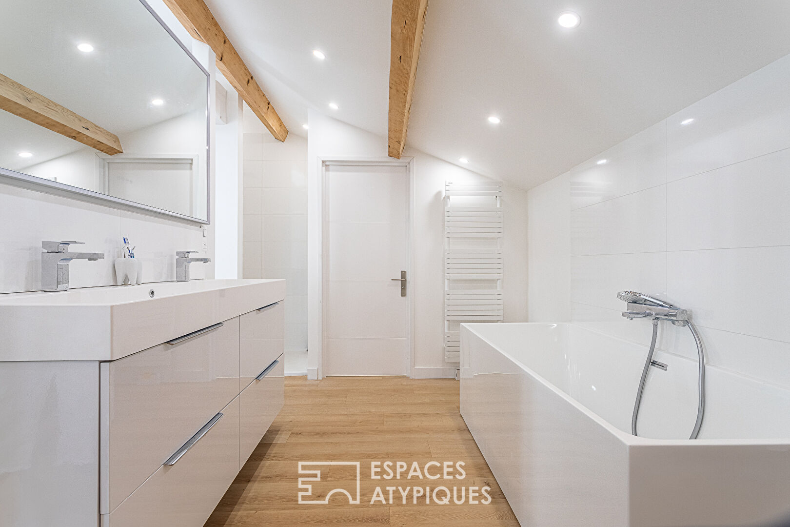 Maison de ville réhabilitée  esprit contemporain