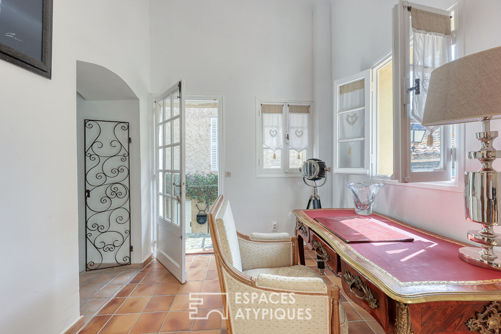 Maison de charme et ses terrasses au coeur du village de Bormes les Mimosas,