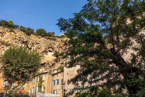 Habitat de caractère avec terrasse à Cotignac