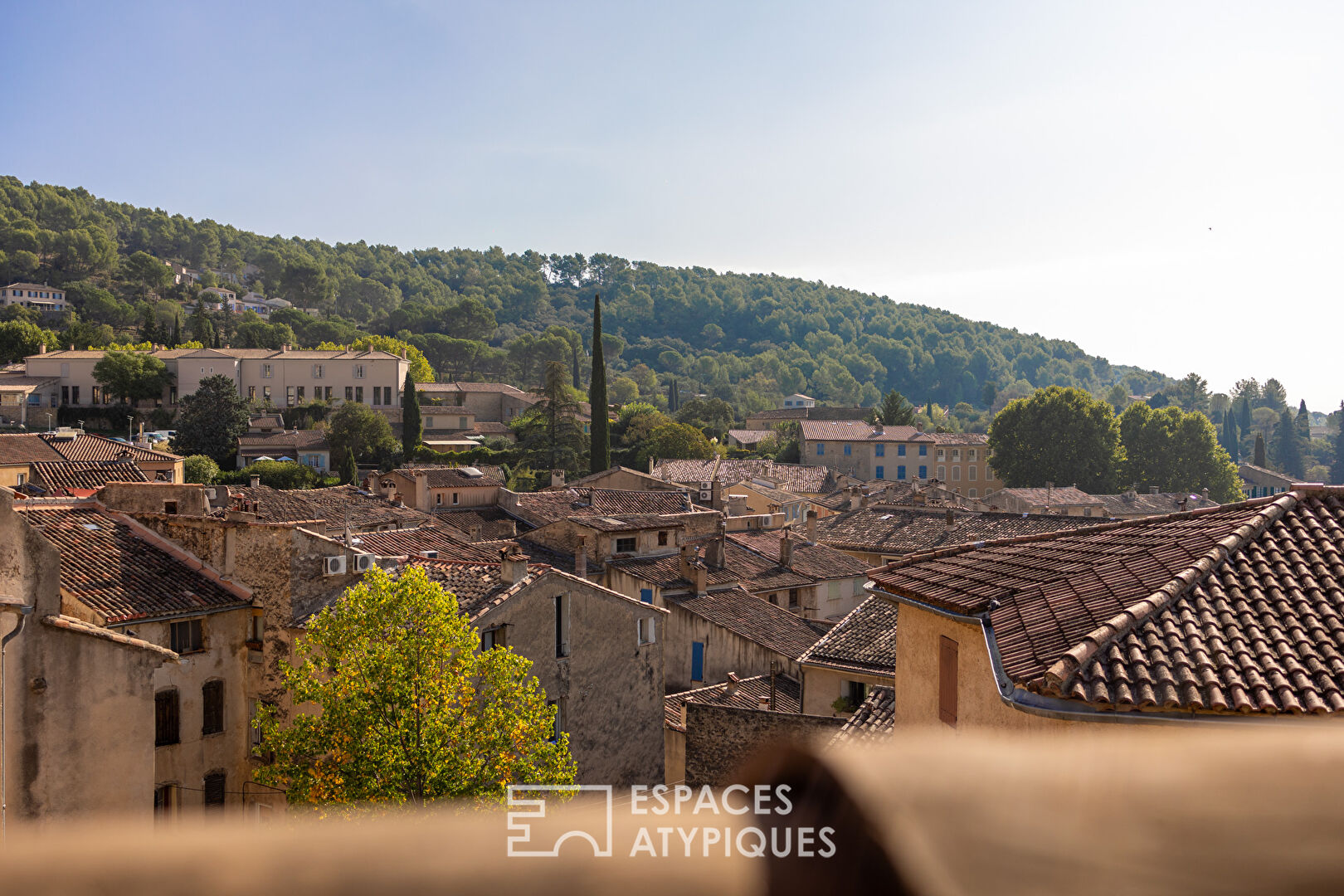 Habitat de caractère avec terrasse à Cotignac