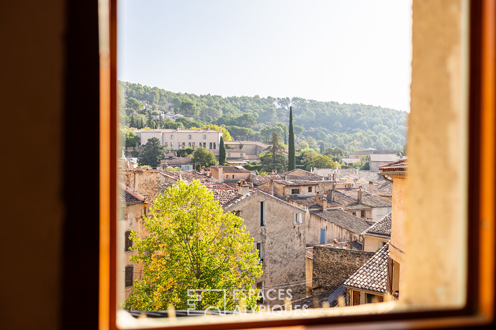 Habitat de caractère avec terrasse à Cotignac