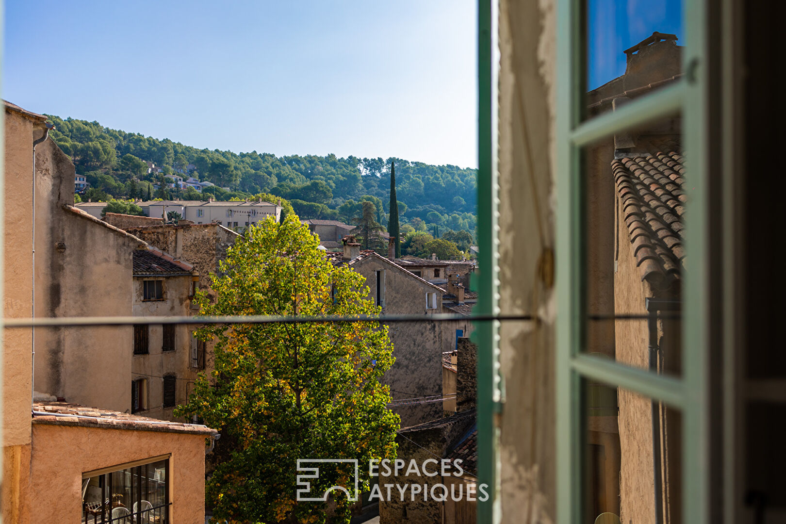 Habitat de caractère avec terrasse à Cotignac