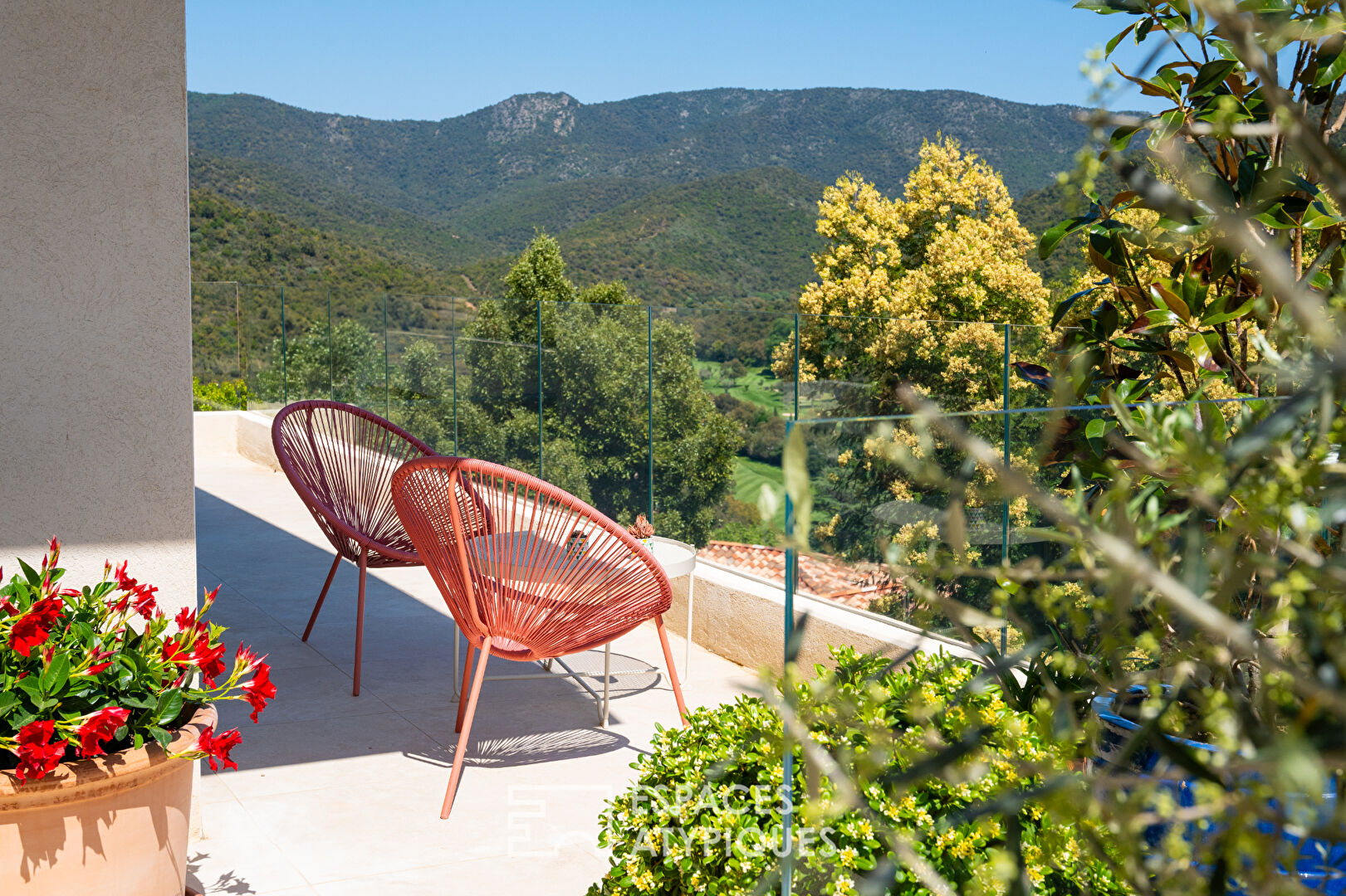 Villa d’architecte contemporaine entre golf et nature à La Londe-les-Maures