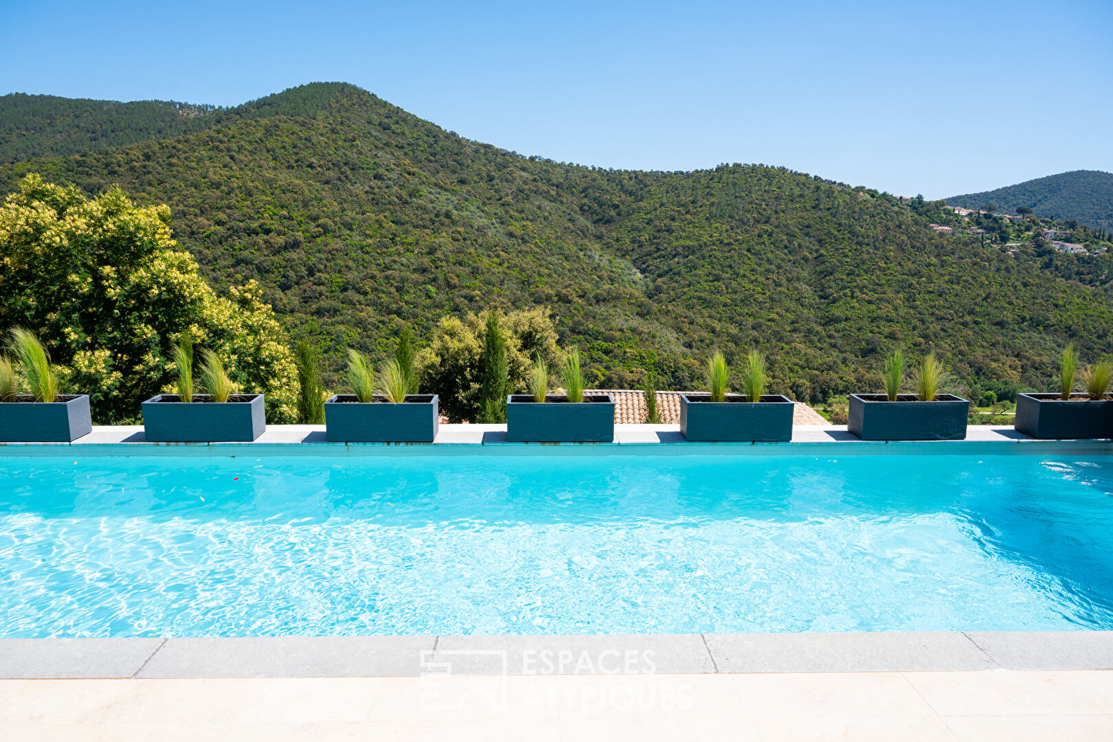 Villa d’architecte contemporaine entre golf et nature à La Londe-les-Maures
