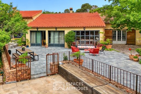 Maison de charme de plain-pied avec piscine et terrain arboré