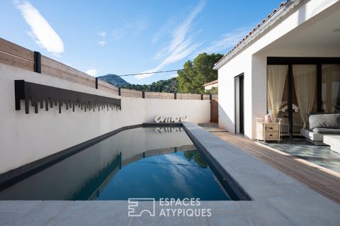 Architect-designed villa with garden and swimming pool near Toulon