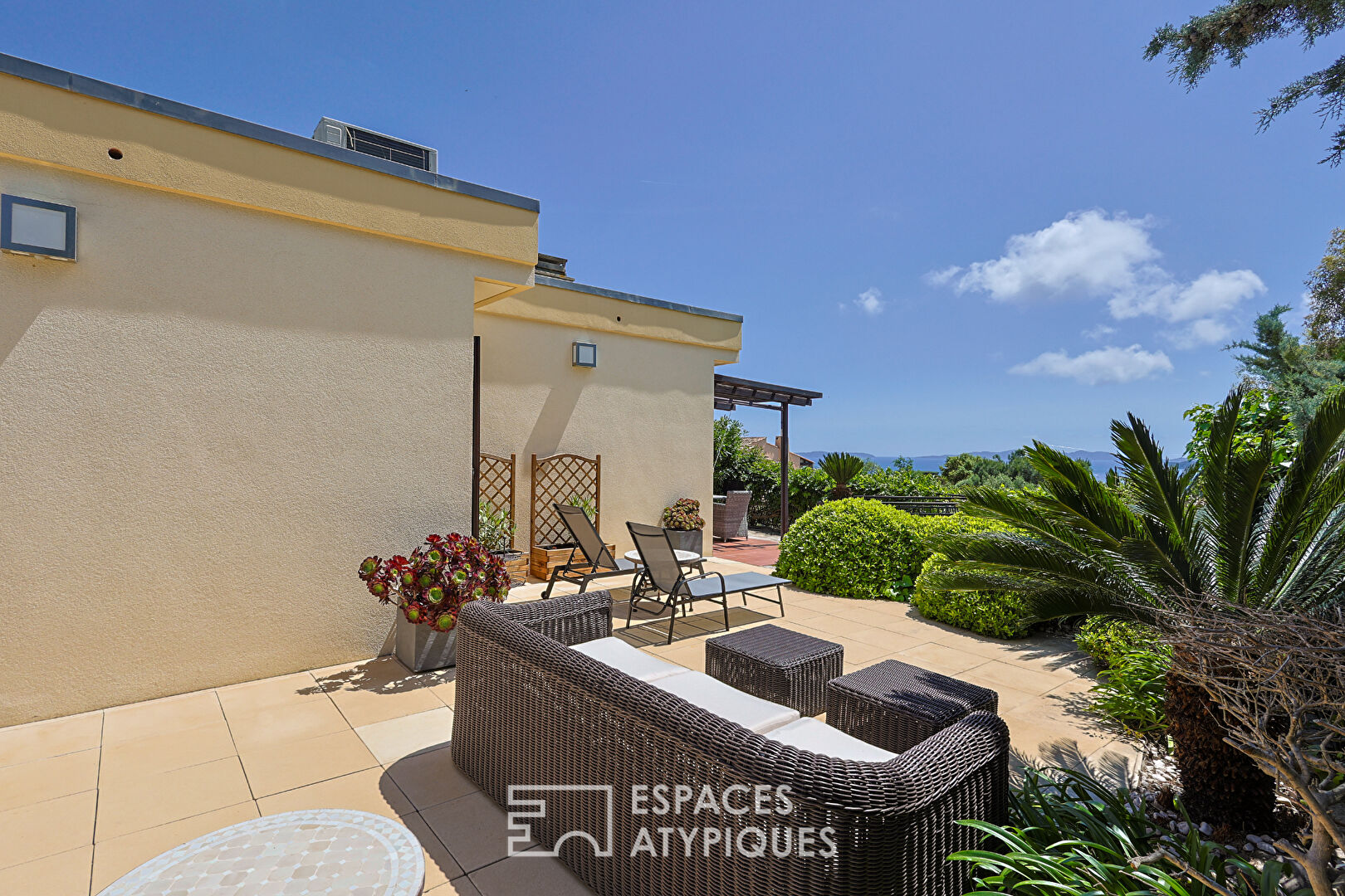 Villa d’architecte et sa vue exceptionnelle sur la baie