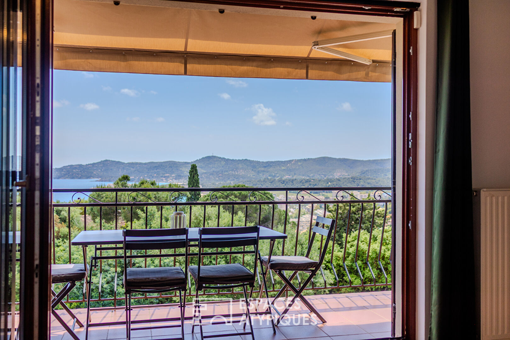 Villa d’architecte et sa vue exceptionnelle sur la baie