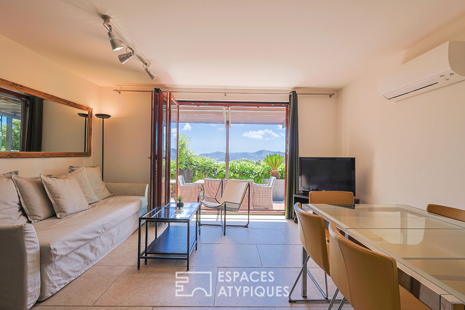 Villa d’architecte et sa vue exceptionnelle sur la baie
