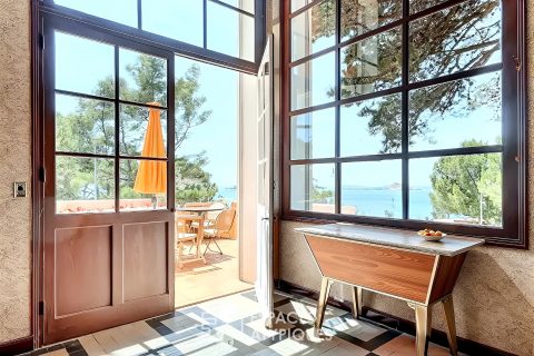 Maison des années 30 avec vue et accès mer