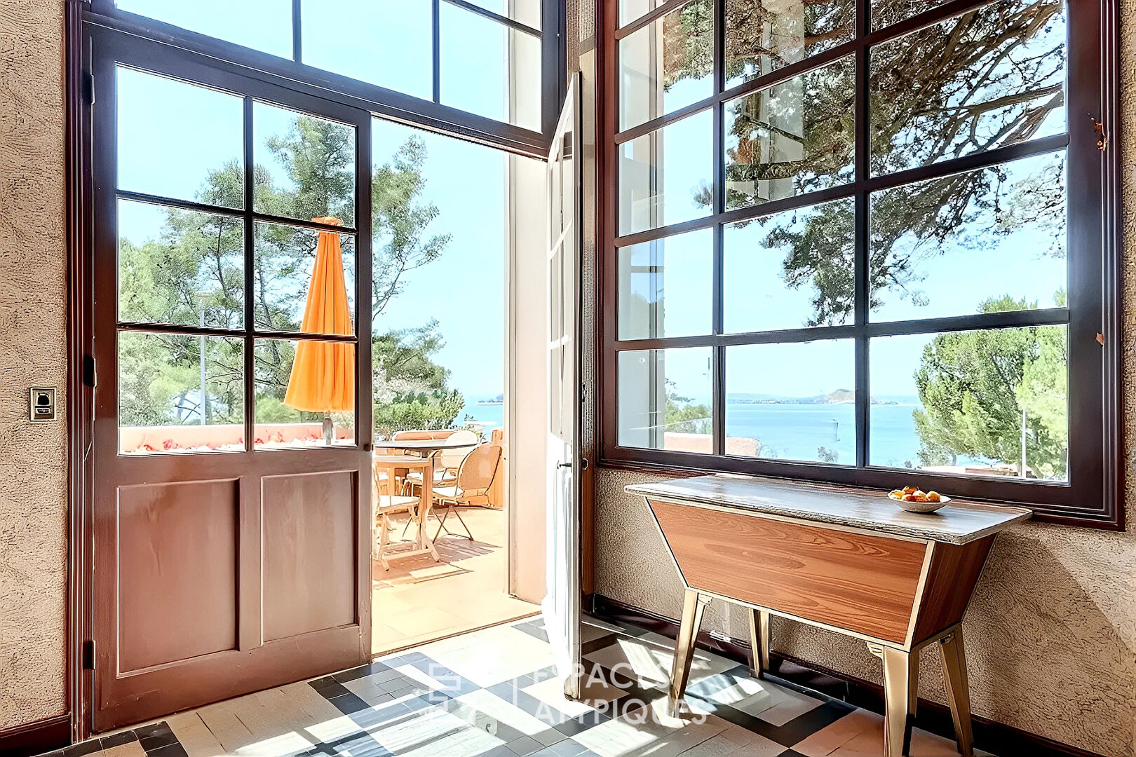 Maison des années 30 avec vue et accès mer