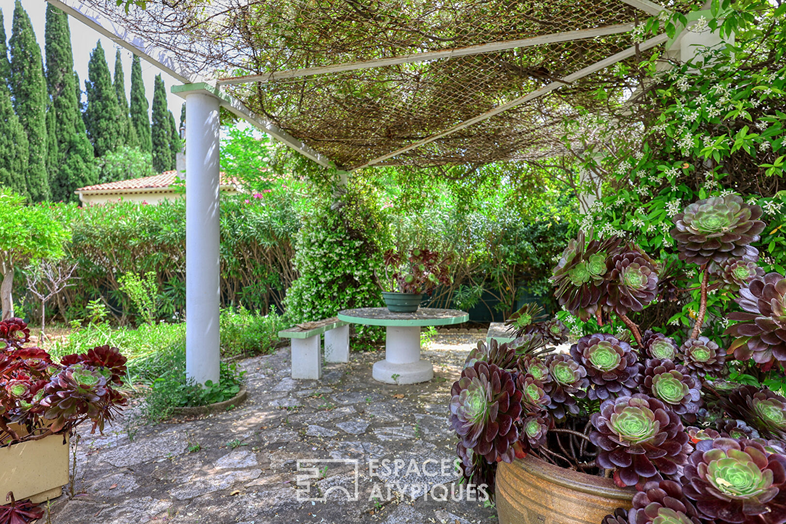 Villa d’architecte années 60 avec jardin méditerranéen