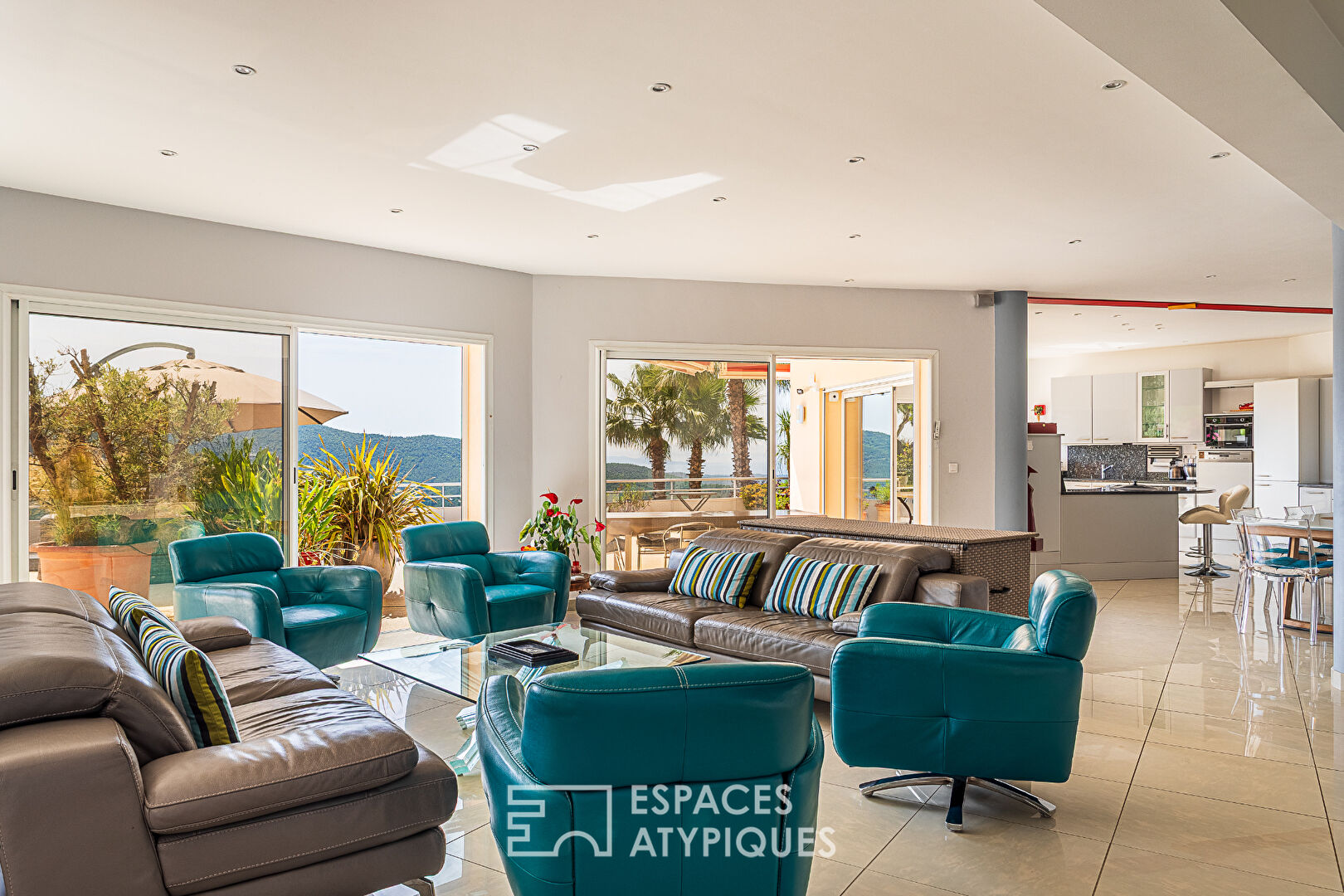 Maison d’architecte vue sur mer, collines et golf