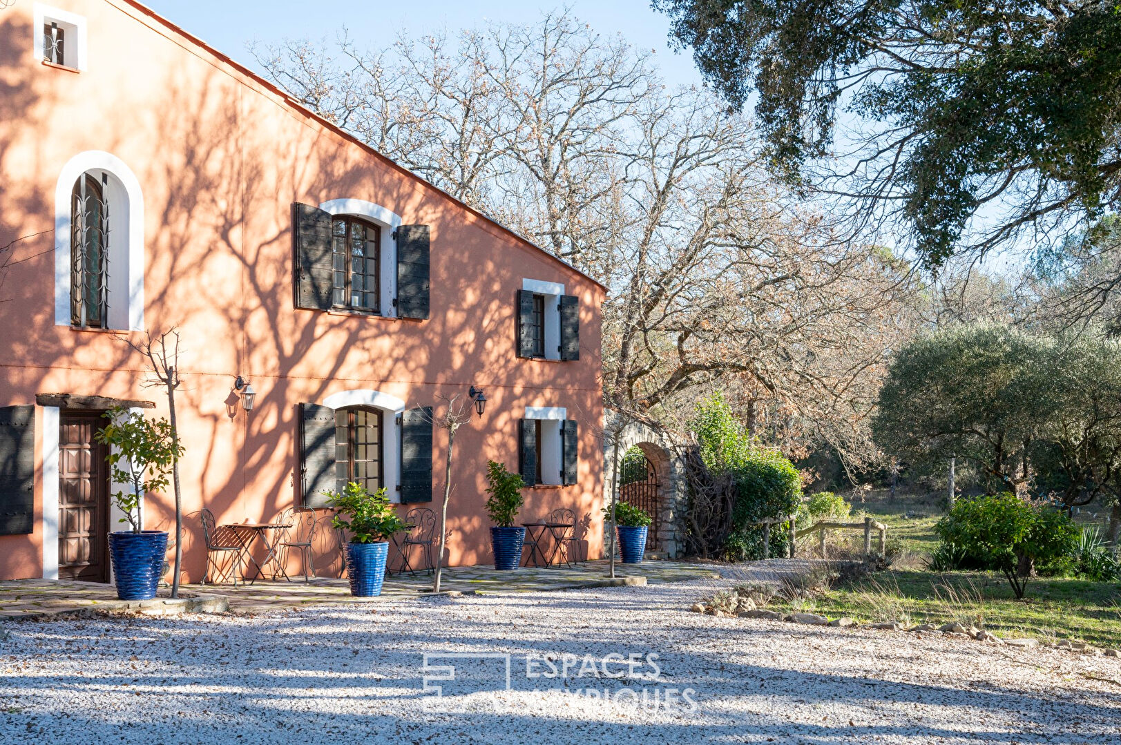 Historic bastide in a privileged area with swimming pool, gardian house and tennis court