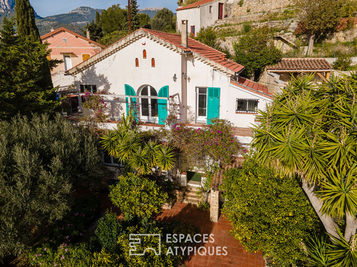 Villa des années 30 au charme minéral à Toulon